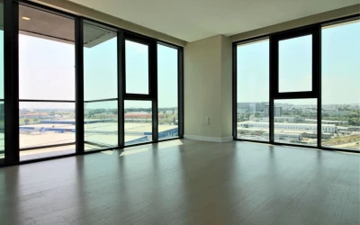 interior-view-of-the-empty-living-room-from-the-residential-apartment-having-floor-to-ceiling-windows-with-city-landscape