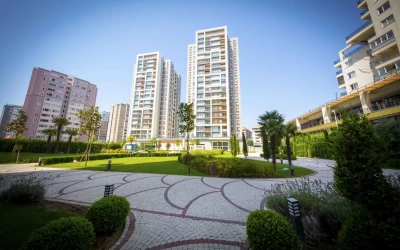 sophisticated-residences-with-walking-course-vast-green-areas-with-various-plants-and-trees-on-a-sunny-and-bright-daytime