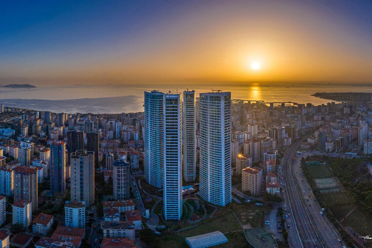 exterior-view-of-the-four-unit-vertical-skyscraper-like-residence-project-with-a-city-sea-view-and-sunset-view-in-the-back
