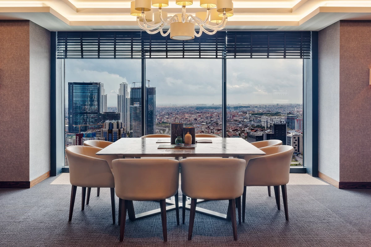 a-breathtaking-meeting-room-with-mesmerizing-city-view-extensive-window-walls-rectangular-table-eight-chairs-and-jalousies