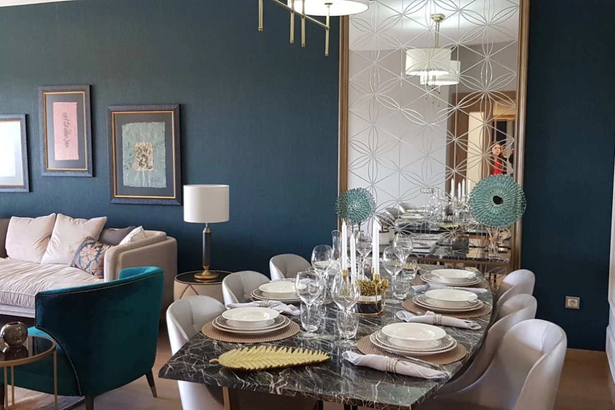 closer-look-at-the-dining-part-of-the-living-room-prepared-for-special-event-elegantly-with-chic-dinner-service-designs