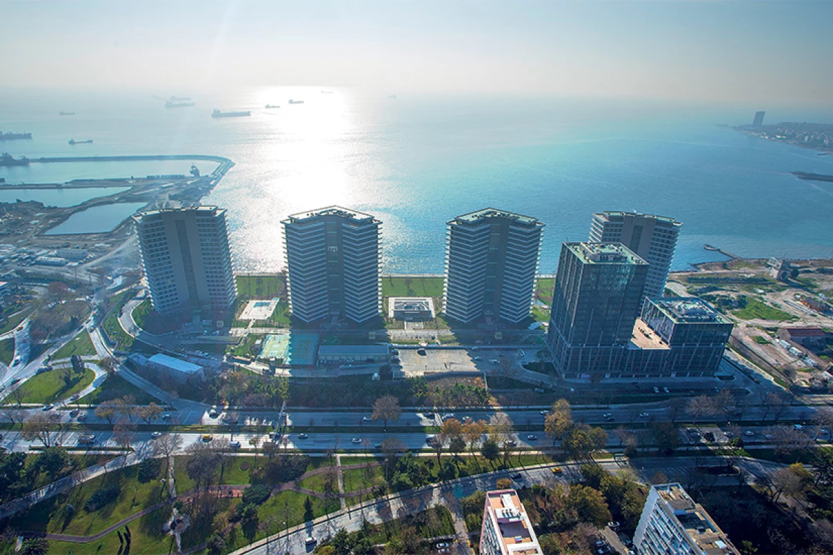 bird\\\'s-eye-view-of-the-four-residential-building-complex-including-the-seashore-main-arteries-and-rest-of-the-neighborhood