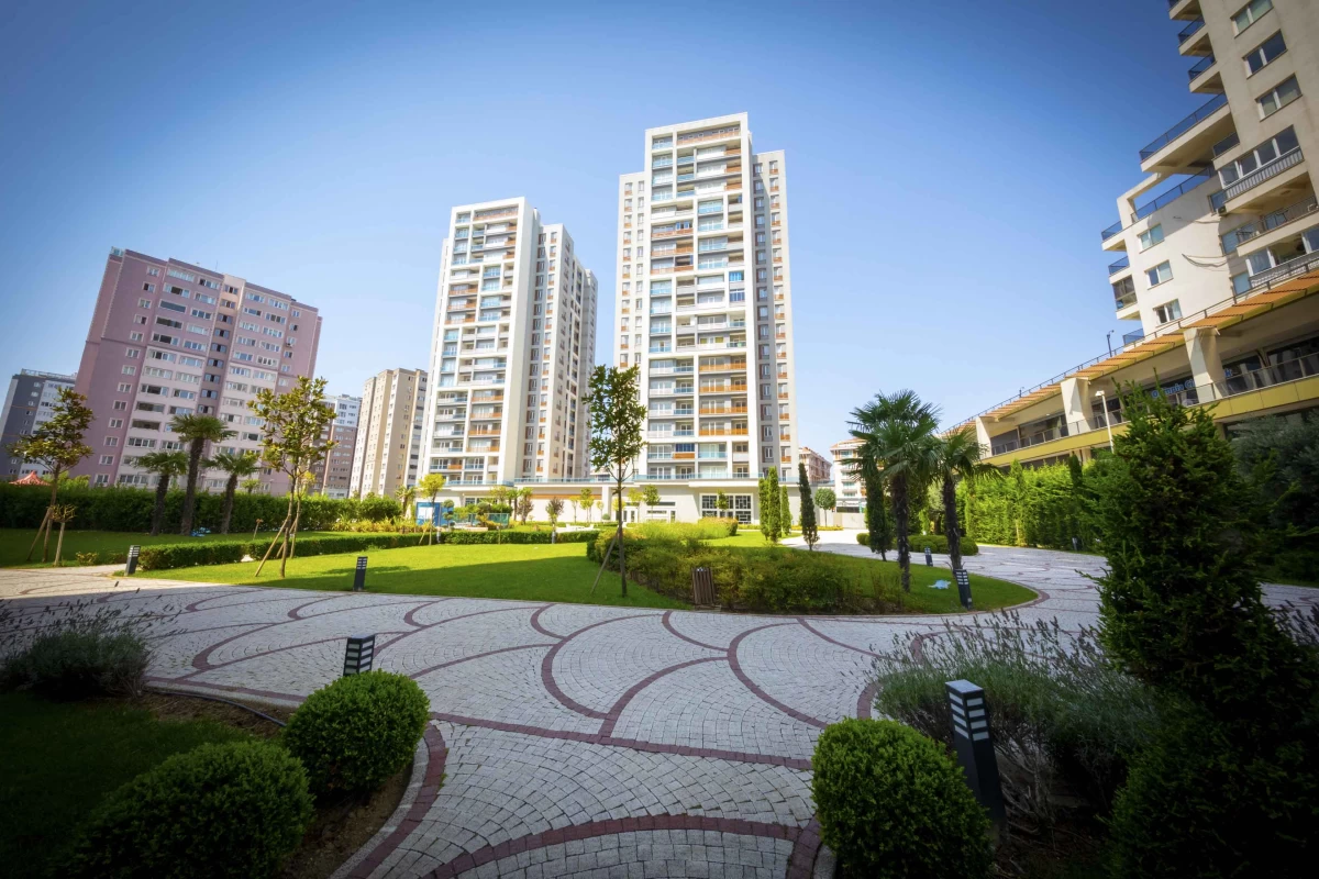 sophisticated-residences-with-walking-course-vast-green-areas-with-various-plants-and-trees-on-a-sunny-and-bright-daytime